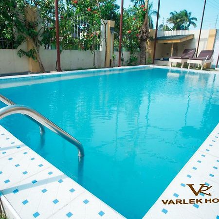 Varlek Hotel Dar es Salaam Ngoại thất bức ảnh